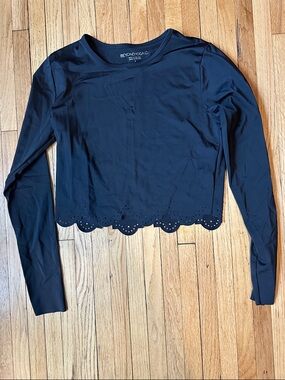 Beyond Yoga Black Long Sleeve Scalloped Laser-Cut Hem Crop Top | S